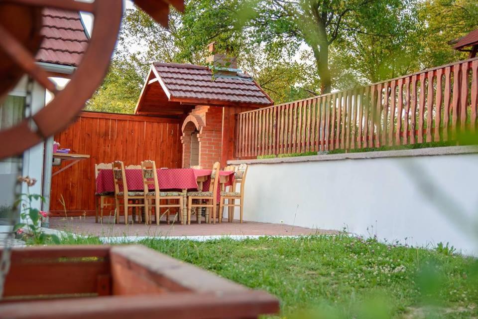 Pensiunea Tinelu Brasov Săcele Exteriör bild