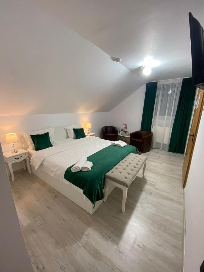 Pensiunea Tinelu Brasov Săcele Exteriör bild