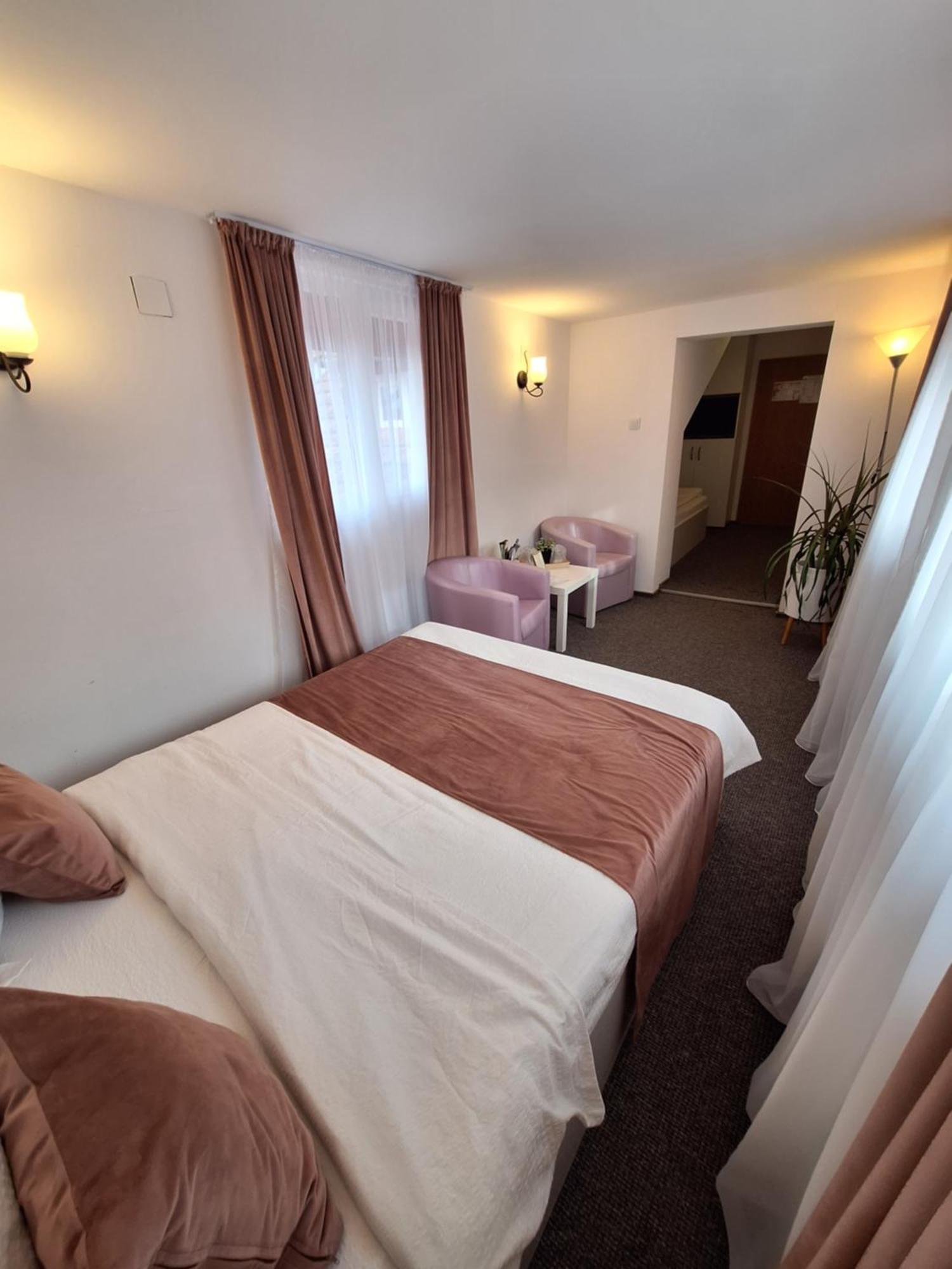 Pensiunea Tinelu Brasov Săcele Exteriör bild