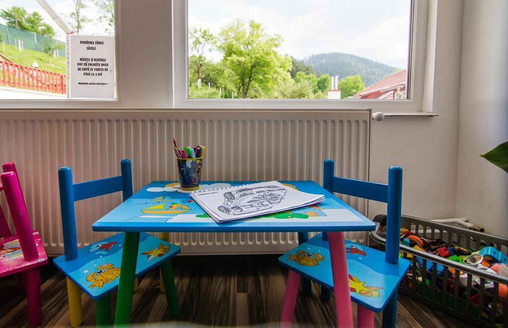 Pensiunea Tinelu Brasov Săcele Exteriör bild